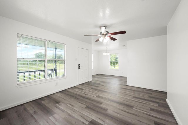 1935 1st Street, Hempstead, TX 77445