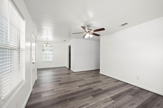 1935 1st Street, Hempstead, TX 77445