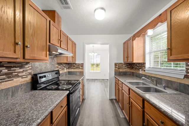 1935 1st Street, Hempstead, TX 77445
