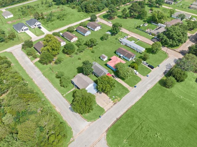 1935 1st Street, Hempstead, TX 77445