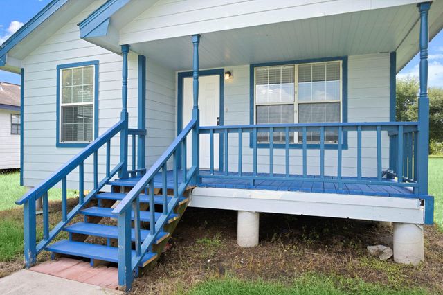1935 1st Street, Hempstead, TX 77445