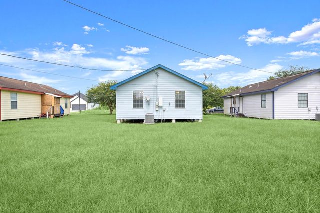 1935 1st Street, Hempstead, TX 77445