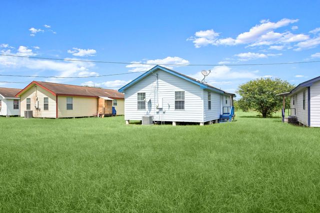 1935 1st Street, Hempstead, TX 77445