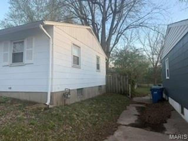 1144 June Avenue, St Louis, MO 63138