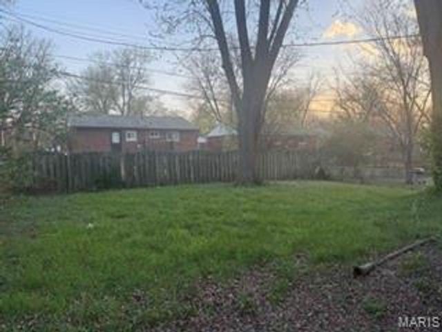 1144 June Avenue, St Louis, MO 63138