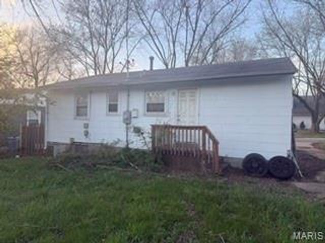 1144 June Avenue, St Louis, MO 63138