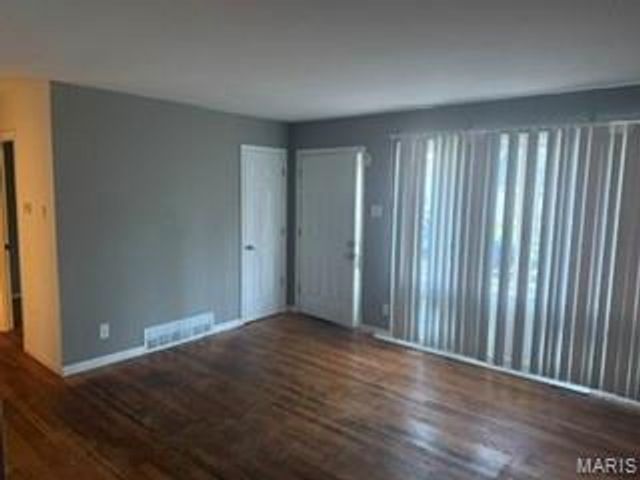 1144 June Avenue, St Louis, MO 63138