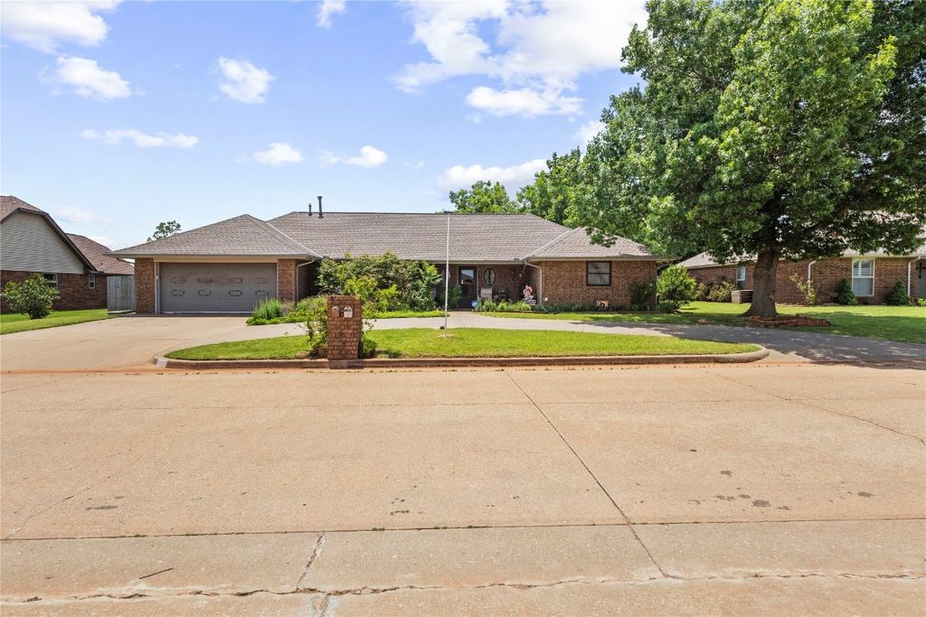 1205 Francis Lane, Kingfisher, OK 73750