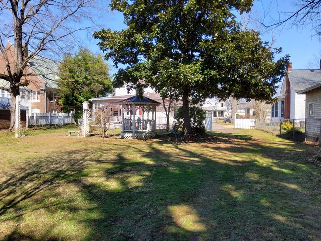 213 Pulaski St, Lawrenceburg, TN 38464