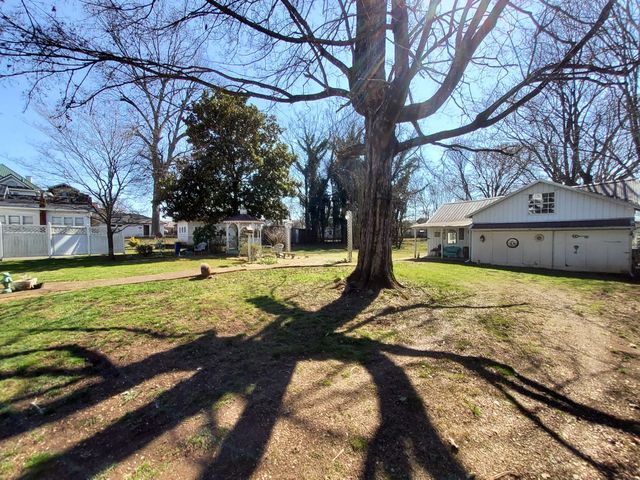 213 Pulaski St, Lawrenceburg, TN 38464