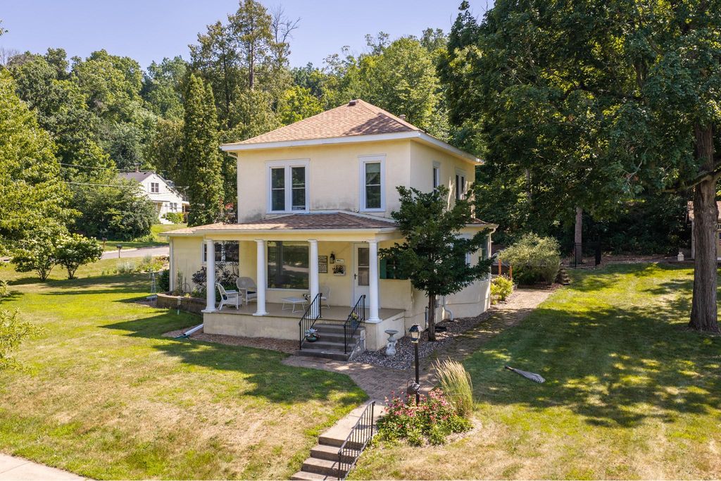 201 W Colvill Street, Cannon Falls, MN 55009 — photo 2