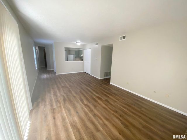 5905 W Ridgecrest Dr Apt 103, Peoria, IL 61615