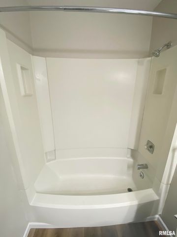 5905 W Ridgecrest Dr Apt 103, Peoria, IL 61615