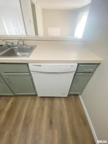 5905 W Ridgecrest Dr Apt 103, Peoria, IL 61615