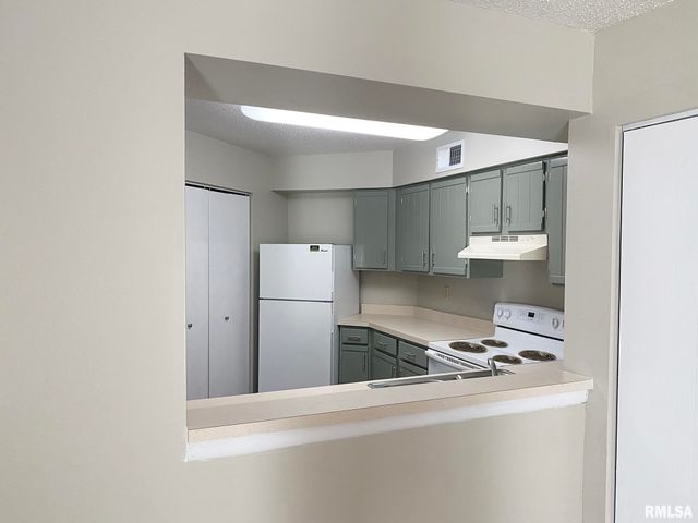 5905 W Ridgecrest Dr Apt 103, Peoria, IL 61615