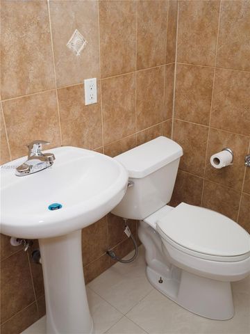 149 NW 17th Pl, Miami, FL 33125
