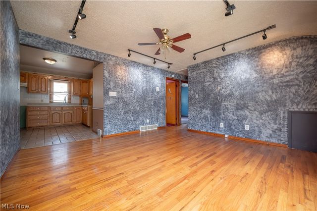 2101 Cherry Hill Avenue, Youngstown, OH 44509