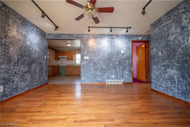 2101 Cherry Hill Avenue, Youngstown, OH 44509