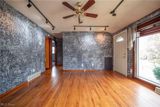 2101 Cherry Hill Avenue, Youngstown, OH 44509