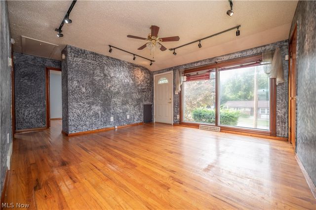 2101 Cherry Hill Avenue, Youngstown, OH 44509