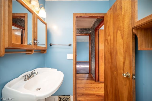 2101 Cherry Hill Avenue, Youngstown, OH 44509