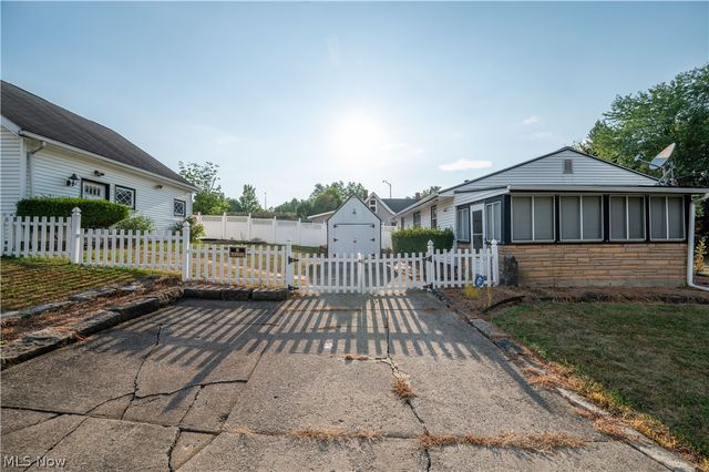 2101 Cherry Hill Avenue, Youngstown, OH 44509