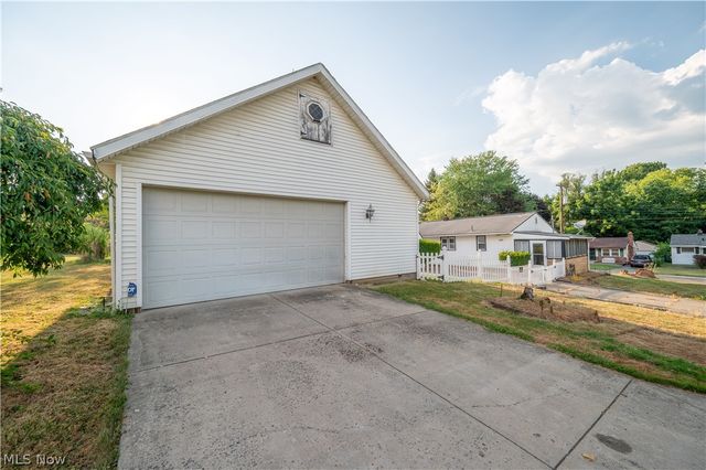 2101 Cherry Hill Avenue, Youngstown, OH 44509