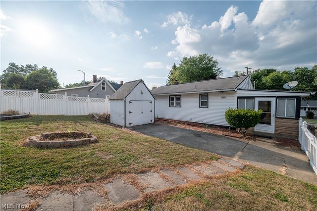 2101 Cherry Hill Avenue, Youngstown, OH 44509