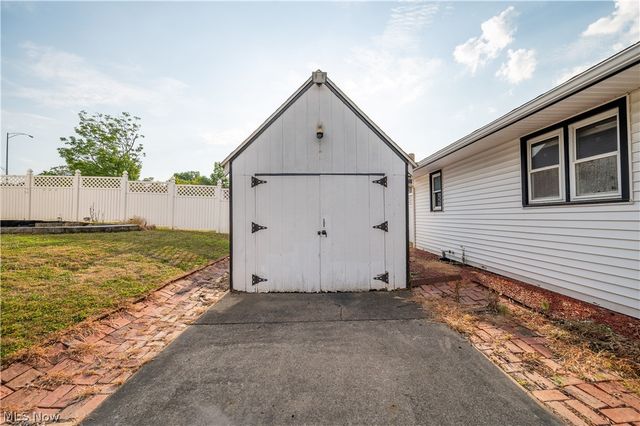 2101 Cherry Hill Avenue, Youngstown, OH 44509