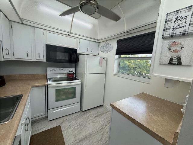 3431 NW 50th Avenue 304, Lauderdale Lakes, FL 33319