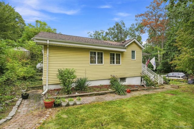 169 Walnut Road, Lake Peekskill, NY 10537