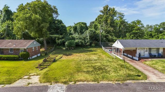 7320 Esterbrook Drive, St Louis, MO 63136