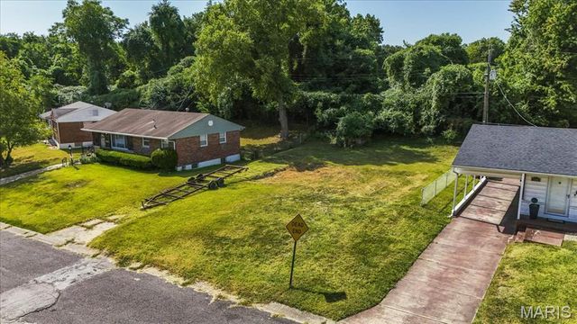 7320 Esterbrook Drive, St Louis, MO 63136