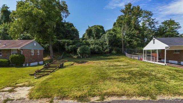 7320 Esterbrook Drive, St Louis, MO 63136