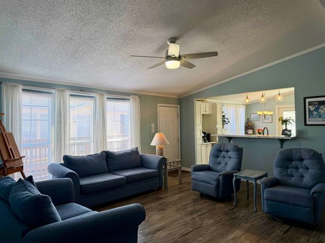 211 Dixon Dr., Surfside Beach, SC 29575