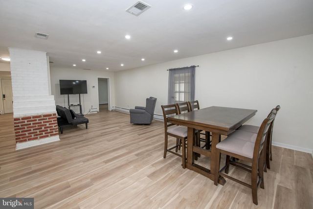 51 SERPENTINE LN, Levittown, PA 19055
