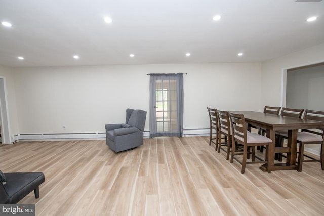 51 SERPENTINE LN, Levittown, PA 19055