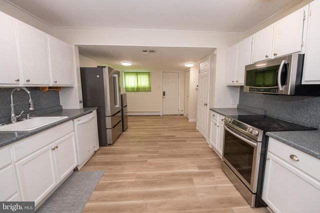 51 SERPENTINE LN, Levittown, PA 19055