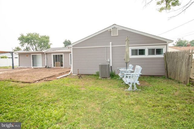 51 SERPENTINE LN, Levittown, PA 19055