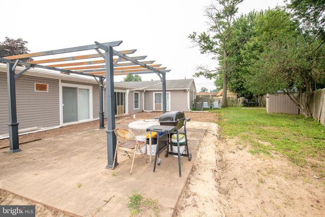51 SERPENTINE LN, Levittown, PA 19055