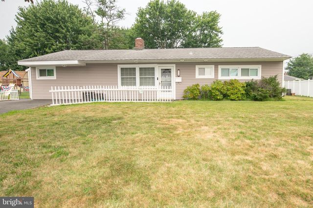 51 SERPENTINE LN, Levittown, PA 19055