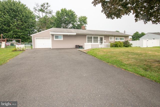 51 SERPENTINE LN, Levittown, PA 19055