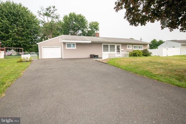 51 SERPENTINE LN, Levittown, PA 19055