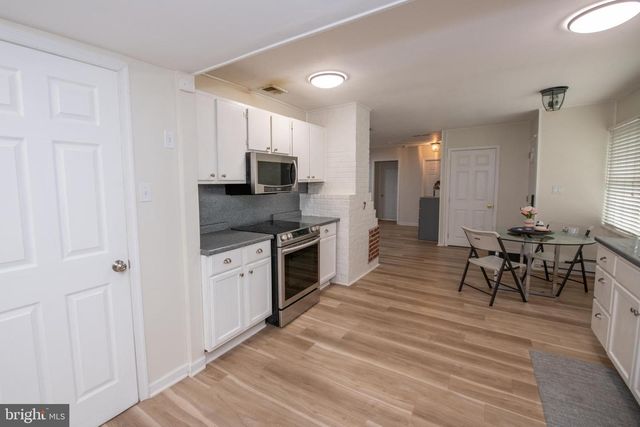 51 SERPENTINE LN, Levittown, PA 19055
