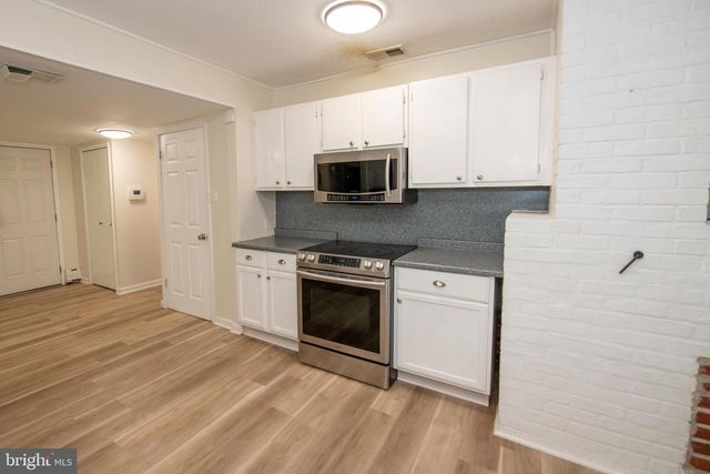 51 SERPENTINE LN, Levittown, PA 19055