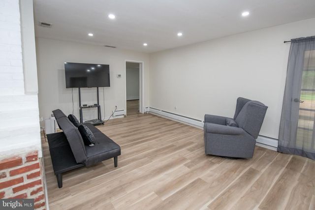 51 SERPENTINE LN, Levittown, PA 19055