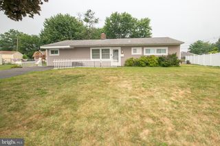 51 SERPENTINE LN, Levittown, PA 19055