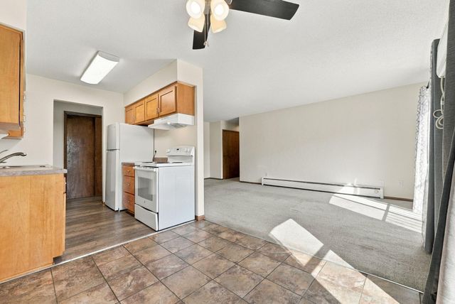 819 11th Avenue S 7, Hopkins, MN 55343
