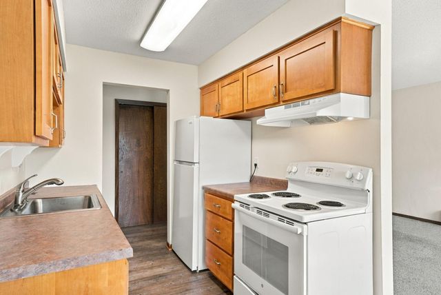 819 11th Avenue S 7, Hopkins, MN 55343