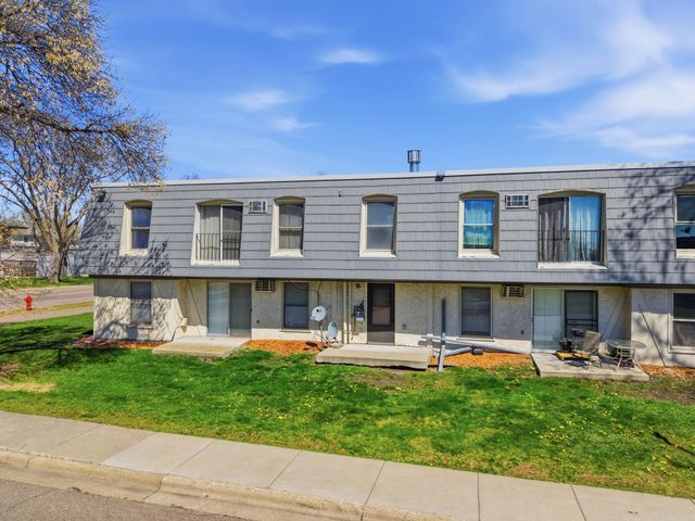 819 11th Avenue S 7, Hopkins, MN 55343
